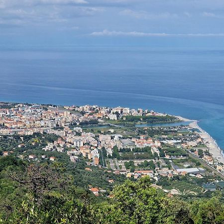 Casa Di Andreea E Bogdan Apartman Albenga Kültér fotó