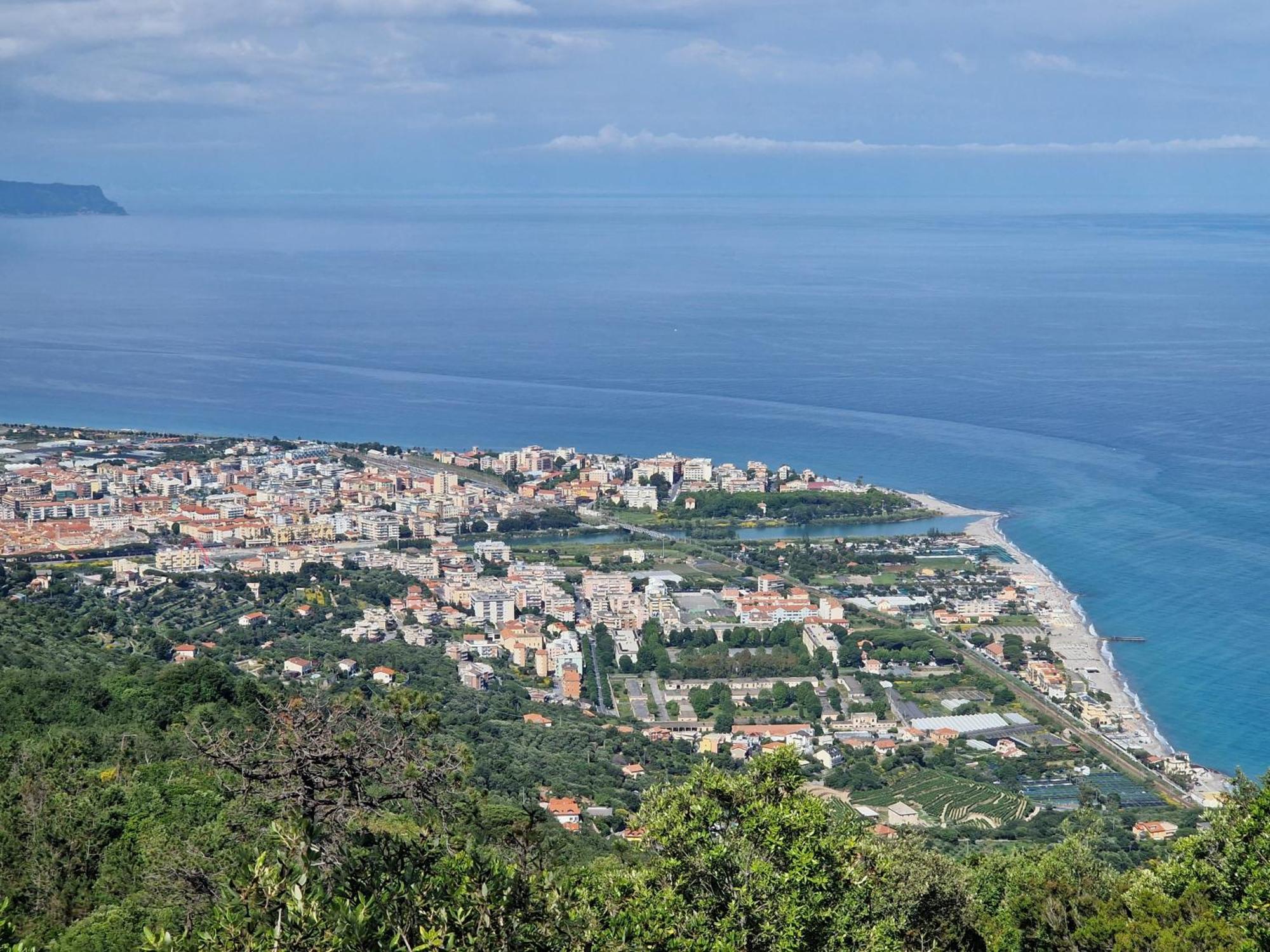 Casa Di Andreea E Bogdan Apartman Albenga Kültér fotó